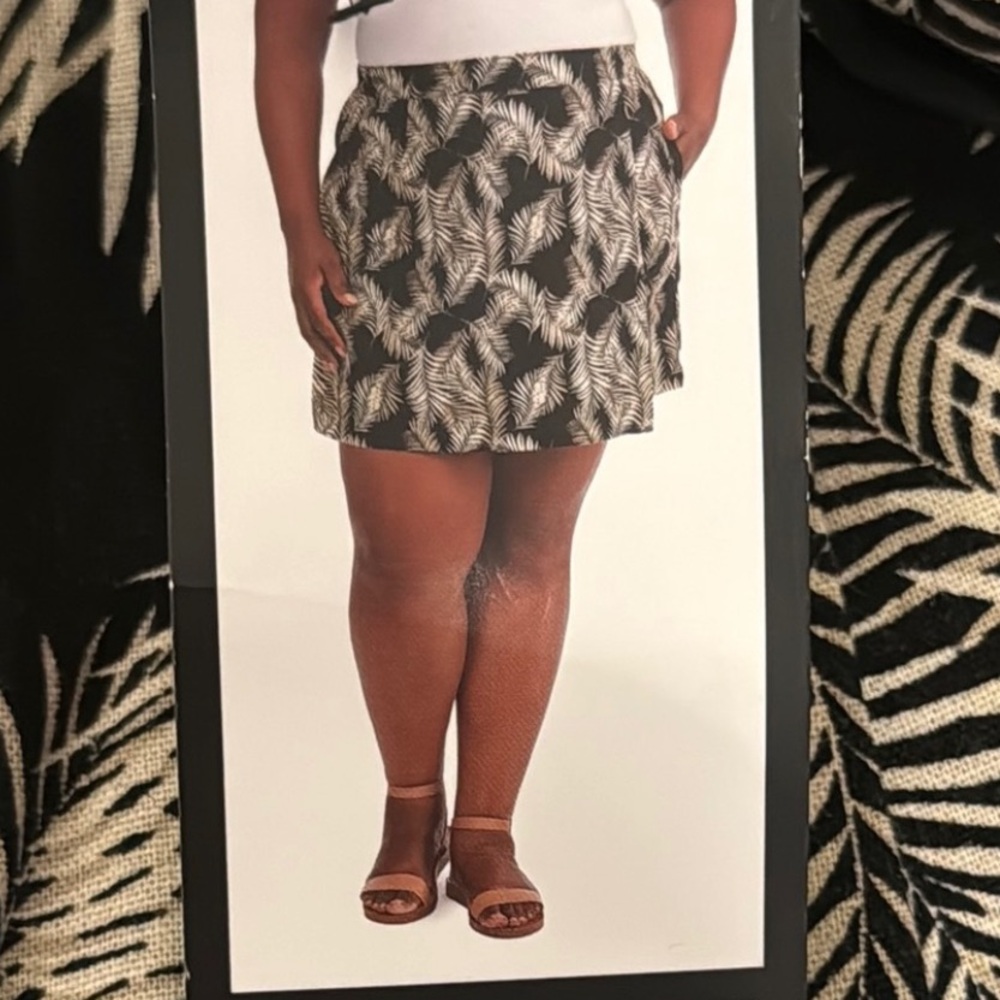 Ellen Tracy Black and White Mini Cargo Skirt